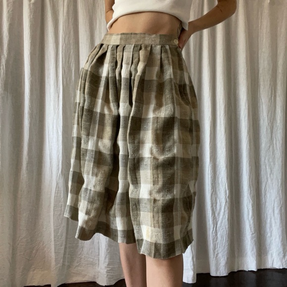 JACK WINTER Dresses & Skirts - Gray and White Pleated Midi Skater Skirt